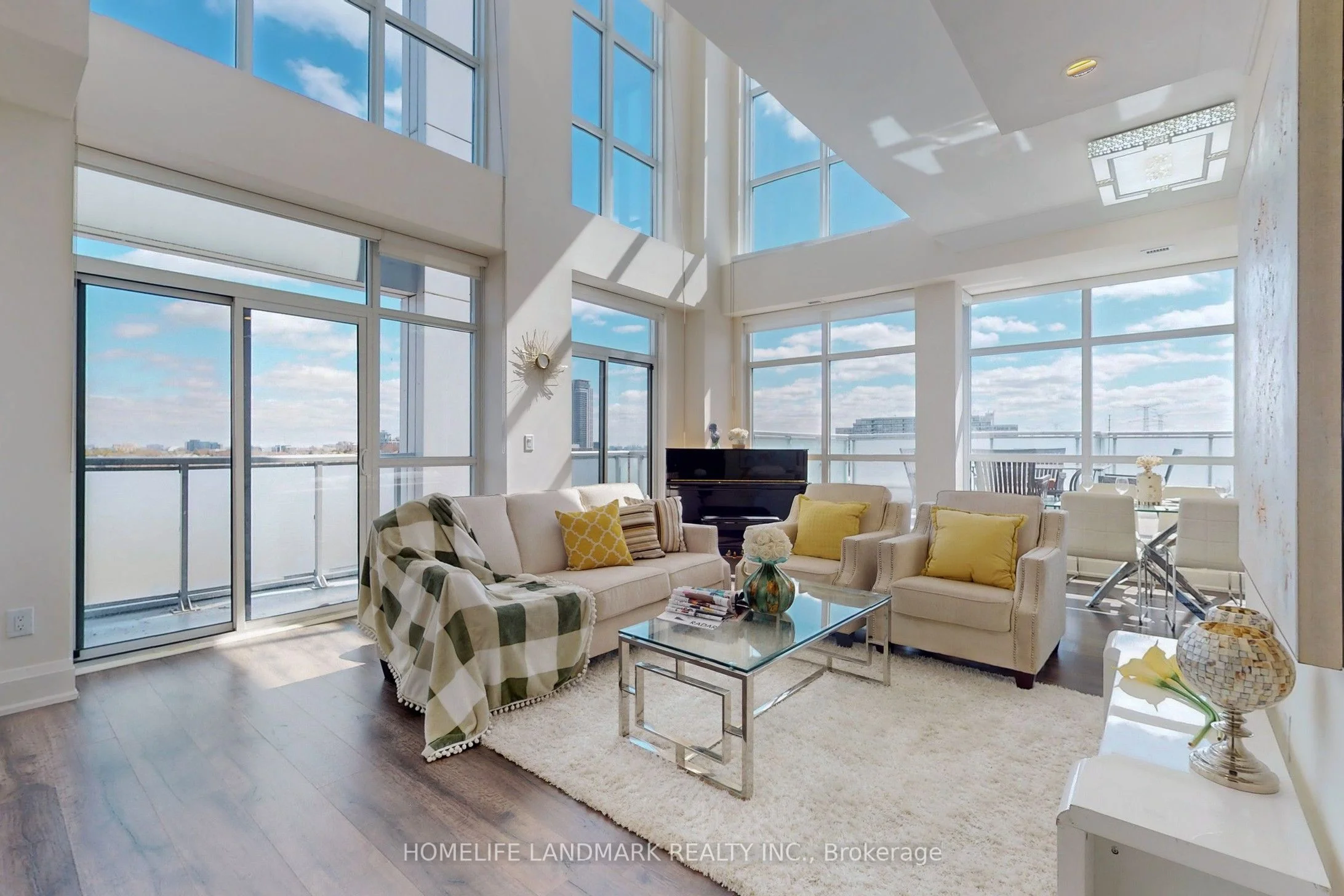 Condo Apartment in Richmond Hill