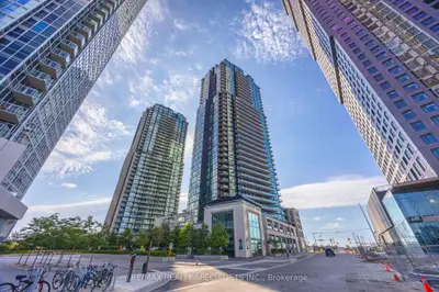 Condo Apartment in Vaughan