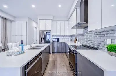 Att/Row/Townhouse in Vaughan