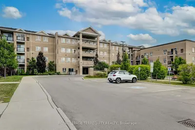 481 Rupert Avenue 327, Whitchurch-stouffville, On L4a 1y7