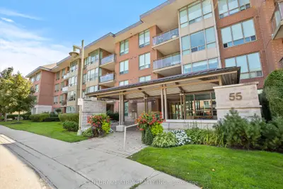 Common Element Condo in Markham