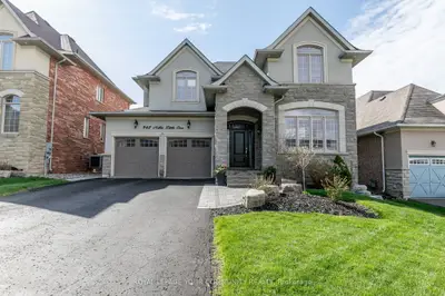 942 Nellie Little Crescent, Newmarket, On L3x 3e4