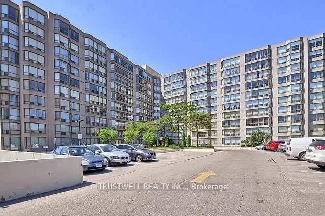 Condo Apartment in Richmond Hill