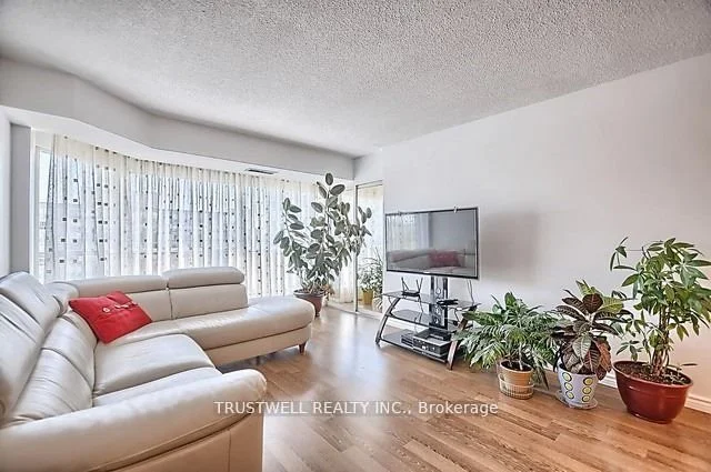 309 Major Mackenzie Drive E 812, Richmond Hill, ON L4C 9V5