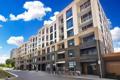Condo Apartment in Vaughan