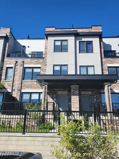Condo Townhouse in Bradford West Gwillimbury