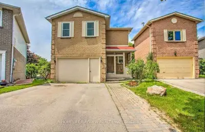8 Park Lane Circle, Richmond Hill, On L4c 6s8