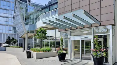 Condo Apartment in Vaughan