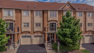 Att/Row/Townhouse in Vaughan