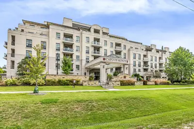 Condo Apartment in Vaughan