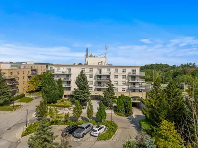Condo Apartment in Vaughan