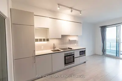 Condo Apartment in Vaughan