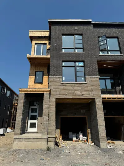 Att/Row/Townhouse in Vaughan
