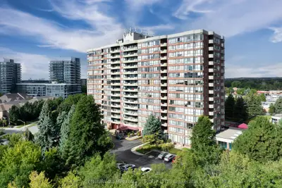 Condo Apartment in Richmond Hill