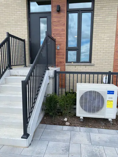 Condo Townhouse in Richmond Hill