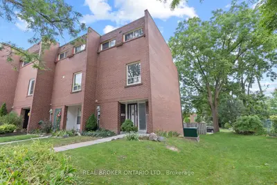 Condo Townhouse in Markham