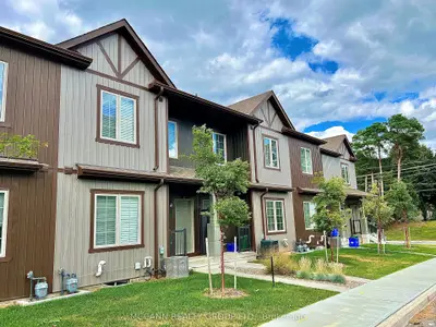Att/Row/Townhouse in Georgina