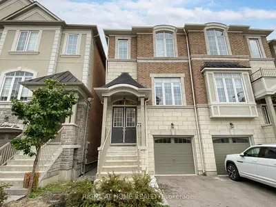 Semi-Detached in Richmond Hill