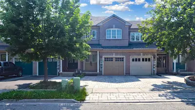 Att/Row/Townhouse in Vaughan