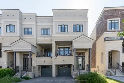 Att/Row/Townhouse in Vaughan