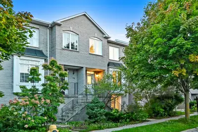 Att/Row/Townhouse in Markham