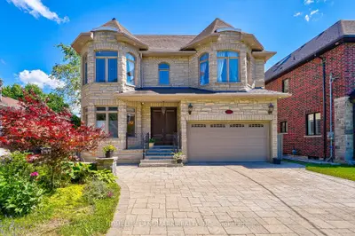 426 Centre Street E, Richmond Hill, On L4c 1b7