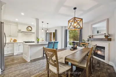 Att/Row/Townhouse in Newmarket