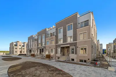 Condo Townhouse in Vaughan