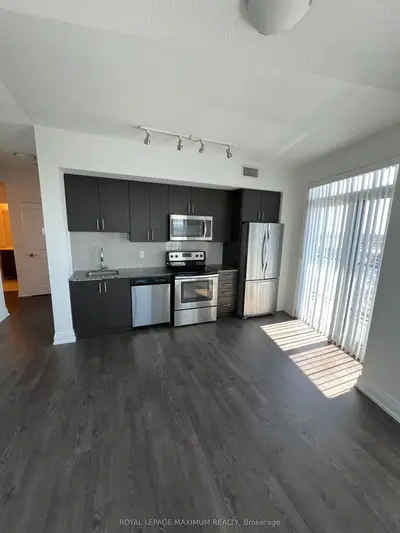 Condo Apartment in Vaughan