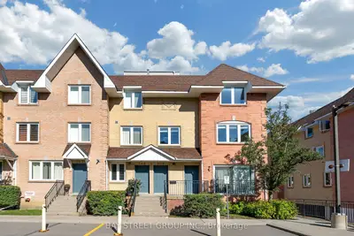 Condo Townhouse in Richmond Hill