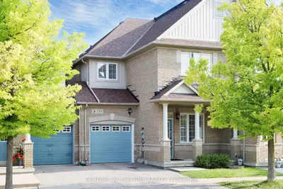 Att/Row/Townhouse in Richmond Hill