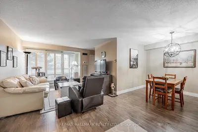 Condo Apartment in Richmond Hill