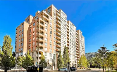 29 Northern Hts Drive 902, Richmond Hill, On L4b 4l8