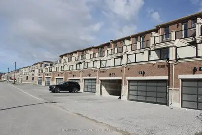 Att/Row/Townhouse in Markham