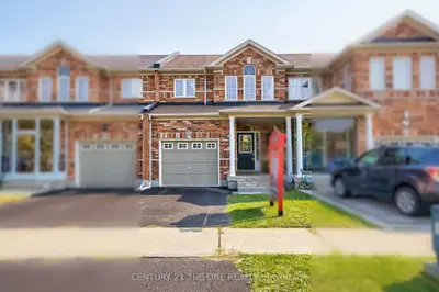 Att/Row/Townhouse in Richmond Hill