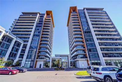 Condo Apartment in Richmond Hill