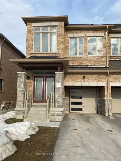 Att/Row/Townhouse in Richmond Hill