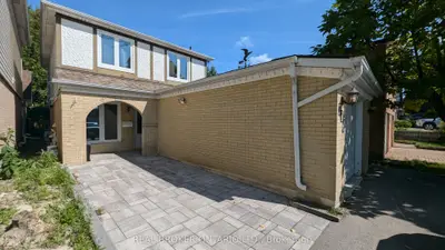 Detached in Newmarket