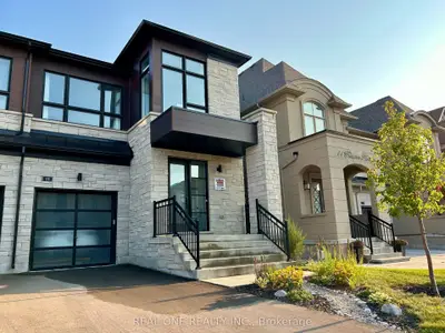 Semi-Detached in Richmond Hill