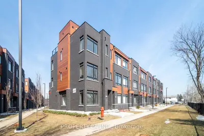 Condo Townhouse in Richmond Hill