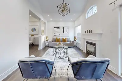 Att/Row/Townhouse in Richmond Hill