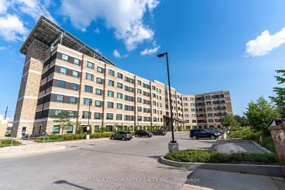 Condo Apartment in Markham