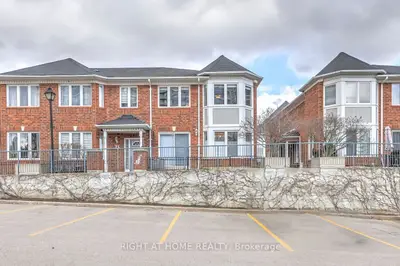 Condo Townhouse in Vaughan
