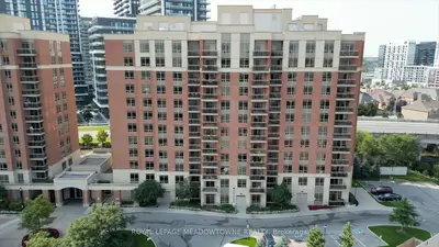 Condo Apartment in Richmond Hill