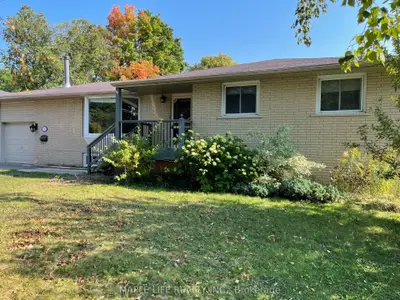 886 Srigley Street, Newmarket, On L3y 1x7