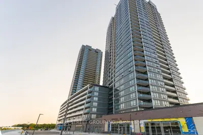 Condo Apartment in Vaughan