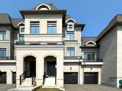 Att/Row/Townhouse in Richmond Hill