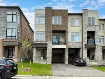 Att/Row/Townhouse in Newmarket