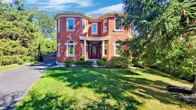 Room in Richmond Hill