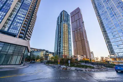 Condo Apartment in Vaughan
